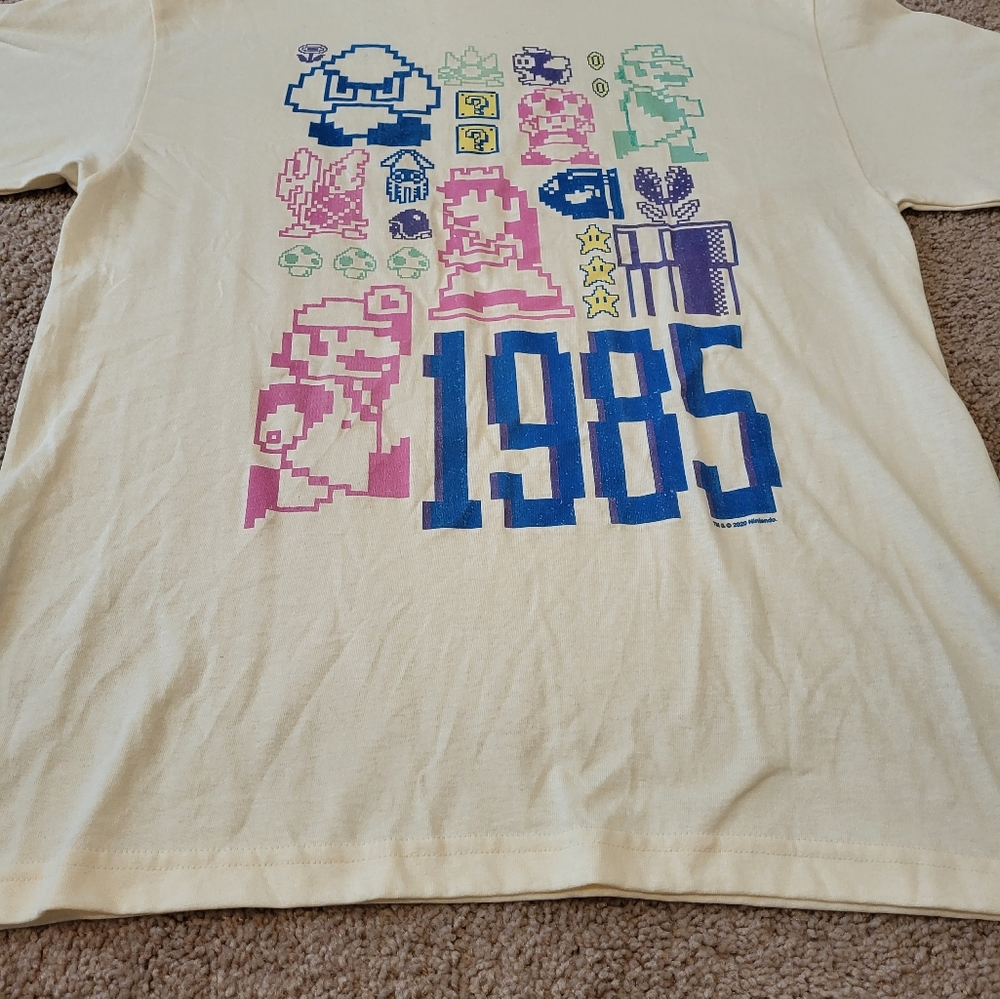 Like new Mario Brothers graphic tee sz L